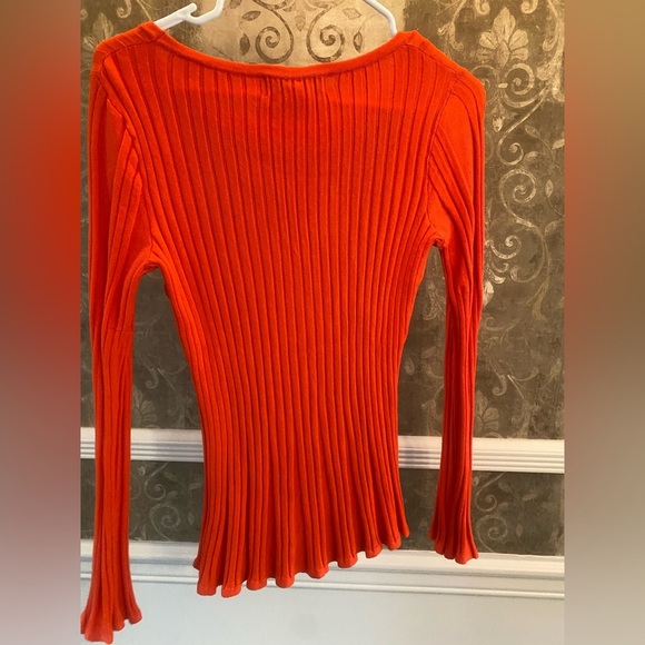 Fever Red and Tan Pleated Ribbed Blouse - Picture 4 of 4